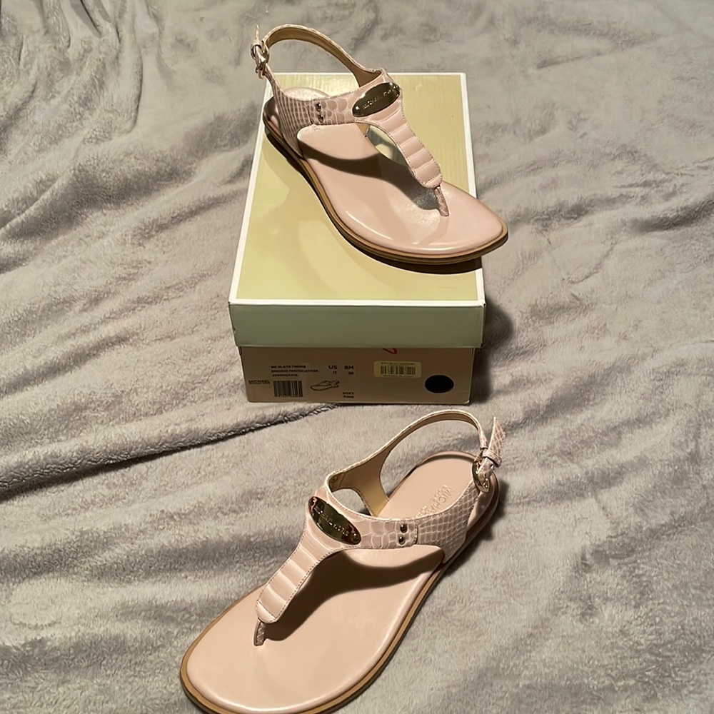 MK FLAT PLATE THONG